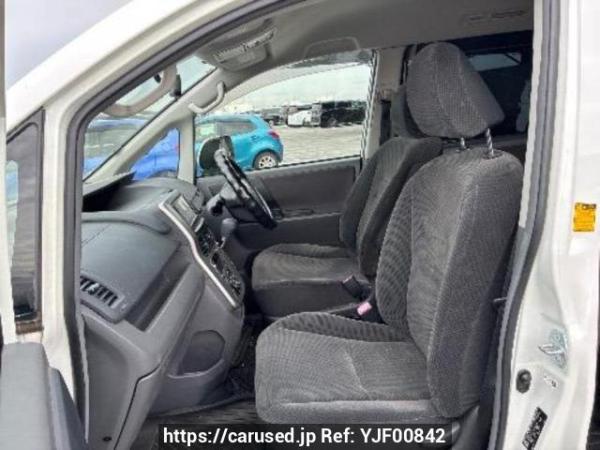 Used 2007 AT toyota voxy ZRR70G Image[12]