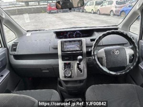 Used 2007 AT toyota voxy ZRR70G Image[16]