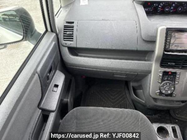 Used 2007 AT toyota voxy ZRR70G Image[17]