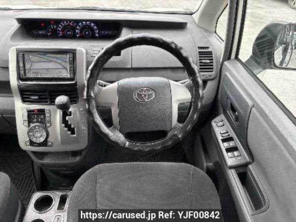 Used 2007 AT toyota voxy ZRR70G Image[18]