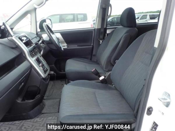 Used 2010 AT toyota noah ZRR75W Image[16]