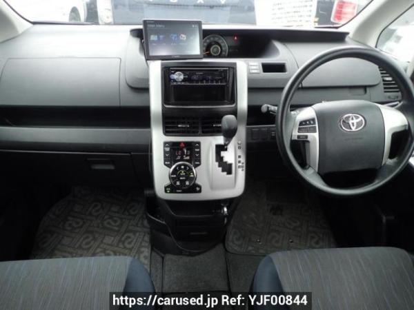 Used 2010 AT toyota noah ZRR75W Image[22]