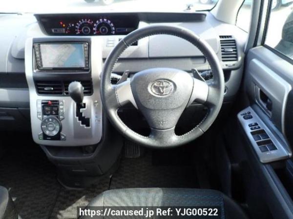 Used 2007 AT toyota voxy ZRR70W Image[16]
