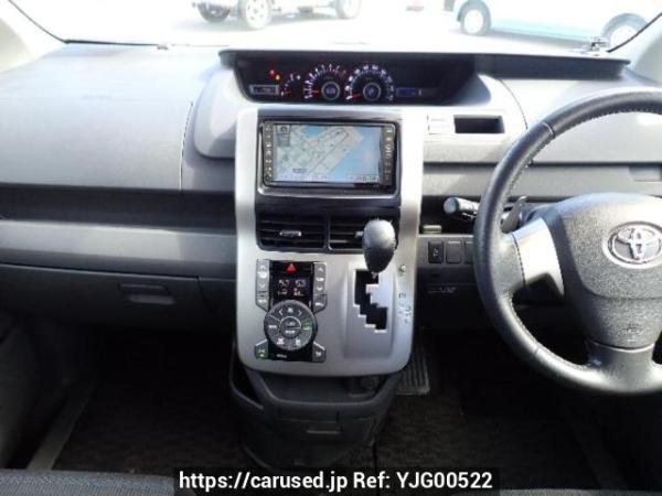 Used 2007 AT toyota voxy ZRR70W Image[17]