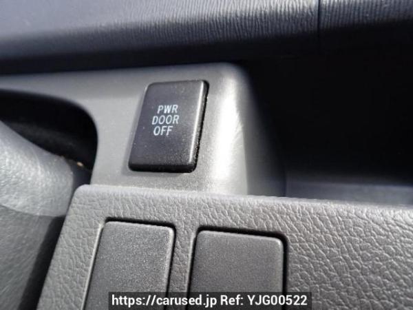 Used 2007 AT toyota voxy ZRR70W Image[24]