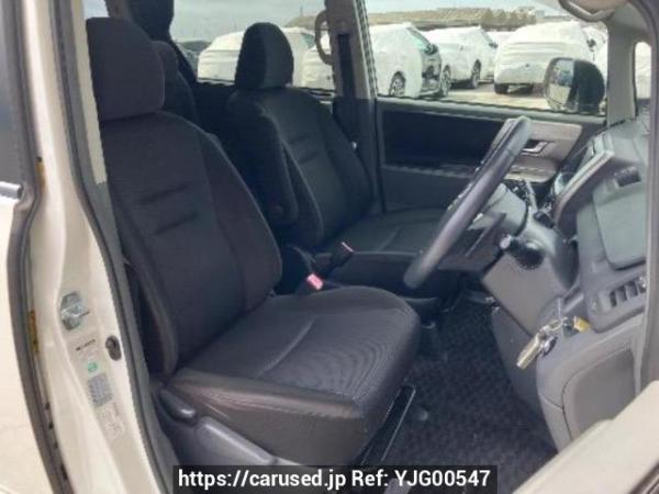 Used 2009 AT toyota voxy ZRR70W Image[11]