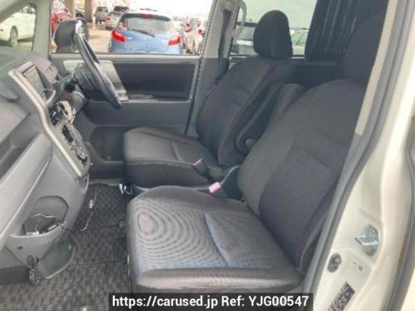 Used 2009 AT toyota voxy ZRR70W Image[12]