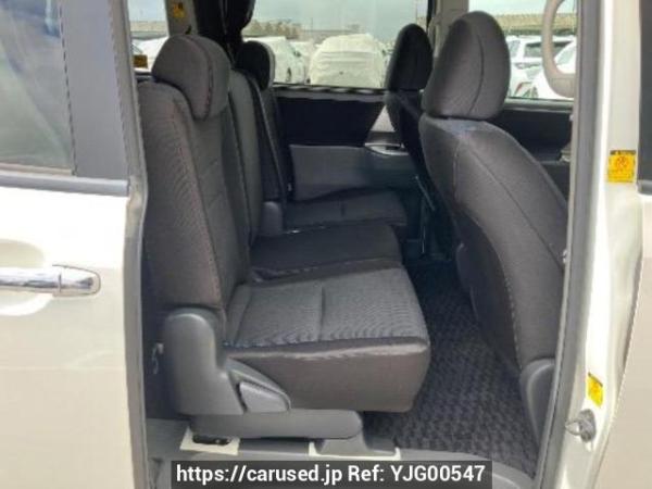 Used 2009 AT toyota voxy ZRR70W Image[13]