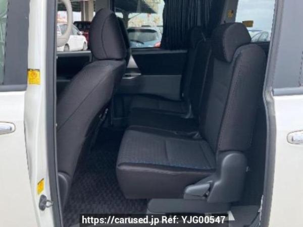 Used 2009 AT toyota voxy ZRR70W Image[14]