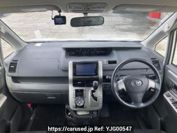Used 2009 AT toyota voxy ZRR70W Image[17]
