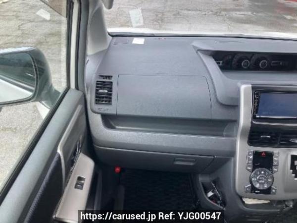 Used 2009 AT toyota voxy ZRR70W Image[18]