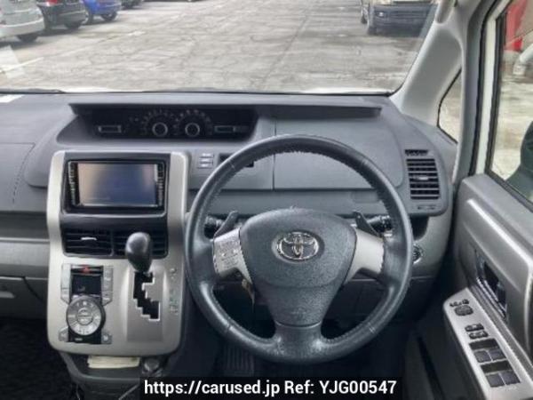 Used 2009 AT toyota voxy ZRR70W Image[19]