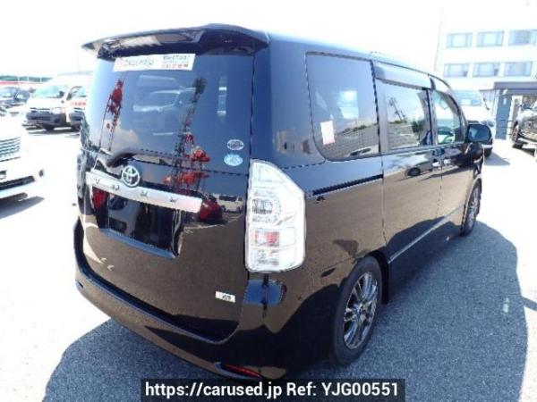 Used 2010 AT toyota voxy ZRR70W Image[5]