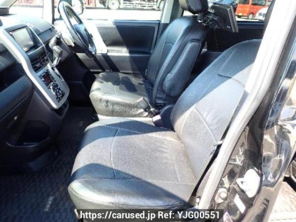 Used 2010 AT toyota voxy ZRR70W Image[11]
