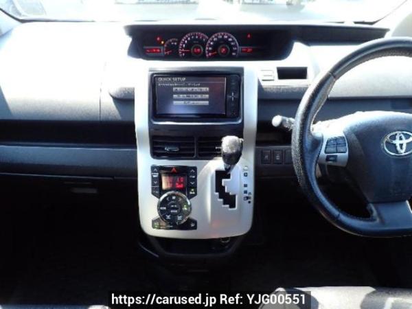 Used 2010 AT toyota voxy ZRR70W Image[17]
