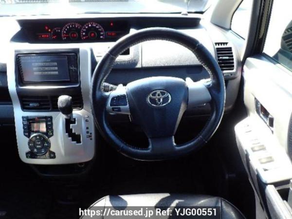Used 2010 AT toyota voxy ZRR70W Image[18]