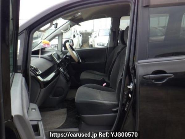 Used 2007 AT toyota noah ZRR70G Image[12]