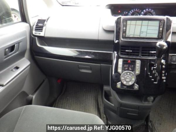 Used 2007 AT toyota noah ZRR70G Image[18]