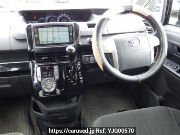 Used 2007 AT toyota noah ZRR70G Image[19]