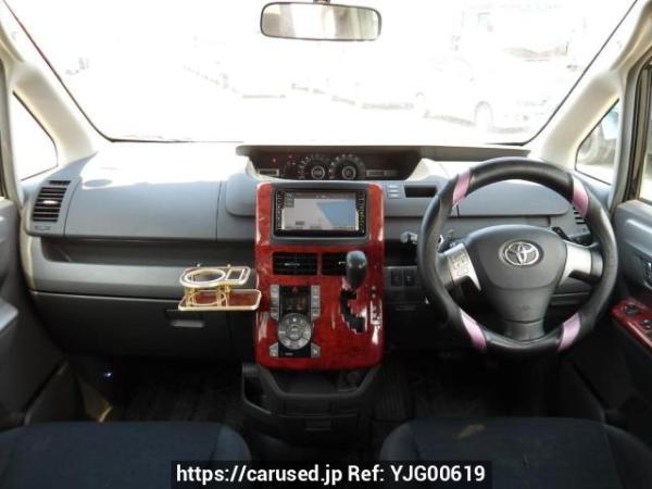 Used 2009 AT toyota voxy ZRR70W Image[18]