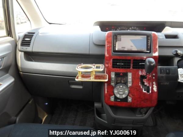 Used 2009 AT toyota voxy ZRR70W Image[19]