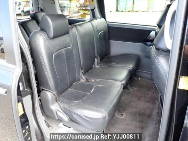 Used 2009 AT toyota voxy ZRR70W Image[14]