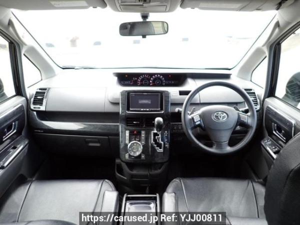 Used 2009 AT toyota voxy ZRR70W Image[17]