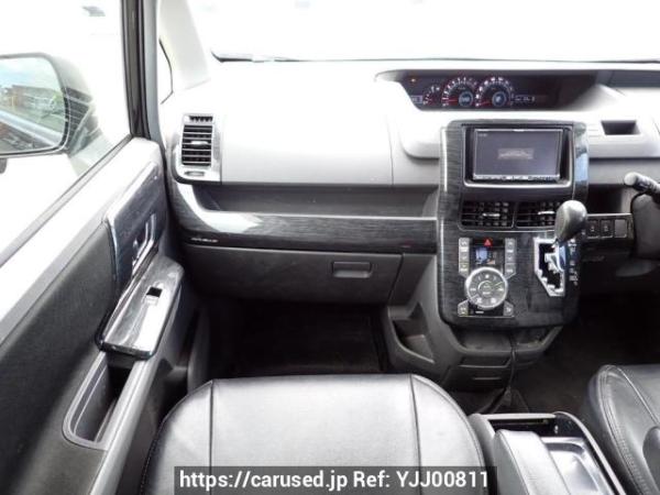 Used 2009 AT toyota voxy ZRR70W Image[18]