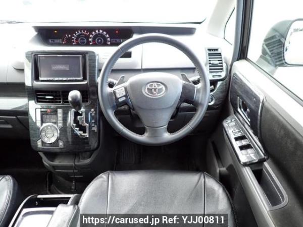 Used 2009 AT toyota voxy ZRR70W Image[20]