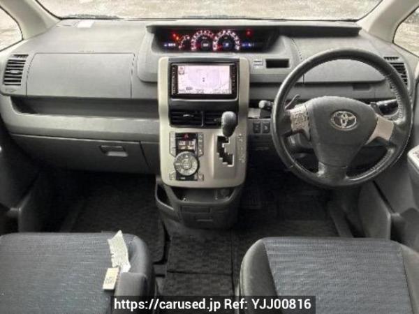 Used 2009 AT toyota voxy ZRR70W Image[18]