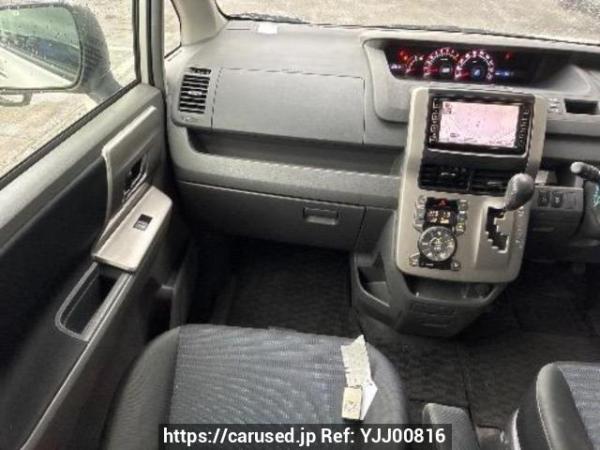 Used 2009 AT toyota voxy ZRR70W Image[19]