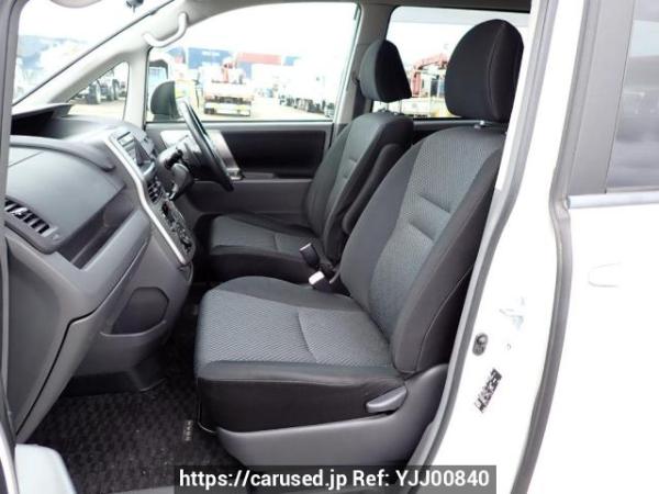 Used 2008 AT toyota noah ZRR70W Image[13]