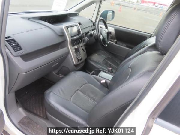 Used 2009 AT toyota voxy ZRR70W Image[15]