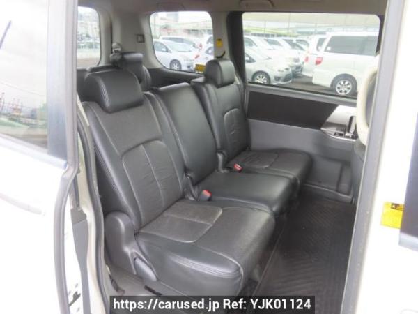 Used 2009 AT toyota voxy ZRR70W Image[18]