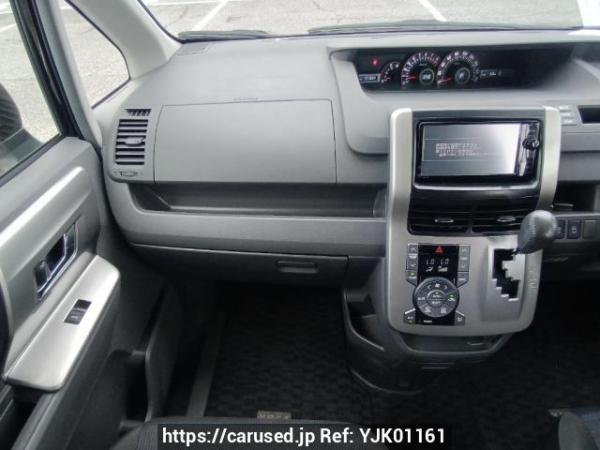 Used 2010 AT toyota voxy ZRR70W Image[18]