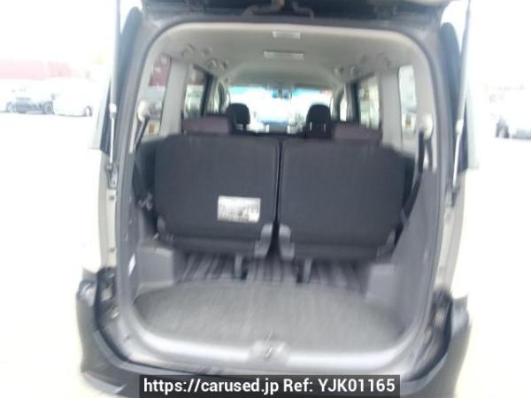 Used 2009 AT toyota voxy ZRR70W Image[8]