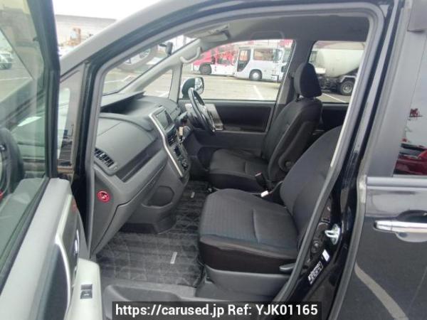 Used 2009 AT toyota voxy ZRR70W Image[12]