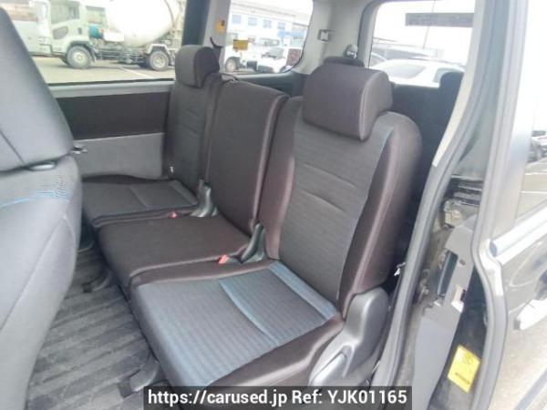 Used 2009 AT toyota voxy ZRR70W Image[14]