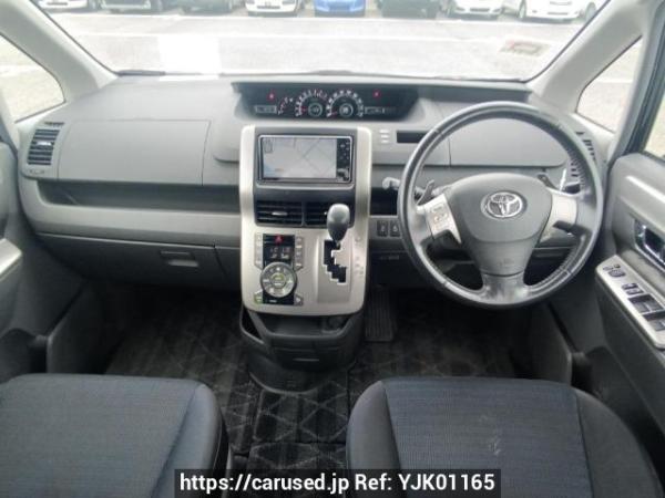 Used 2009 AT toyota voxy ZRR70W Image[17]