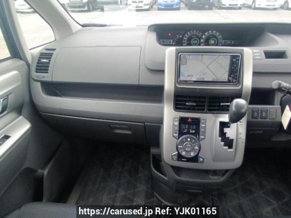 Used 2009 AT toyota voxy ZRR70W Image[18]