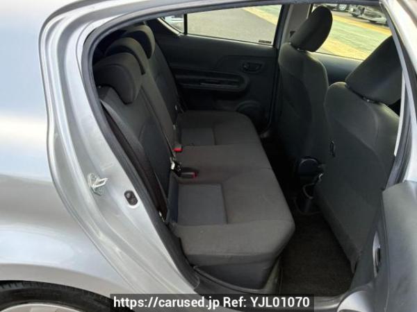 Used 2017 AT toyota aqua NHP10 Image[15]