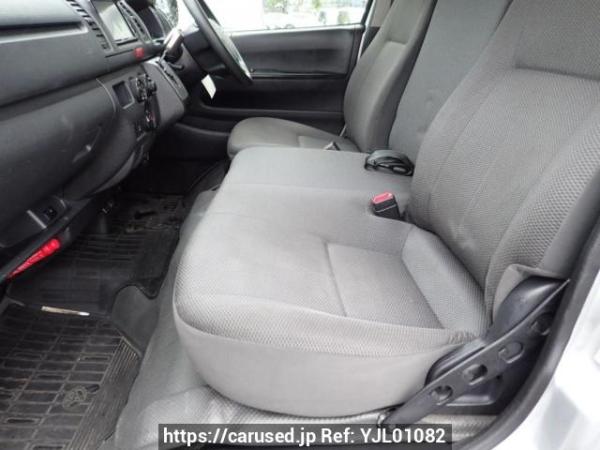 Used 2017 AT toyota regiusace-van TRH200V Image[12]