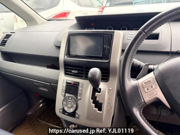 Used 2010 AT toyota voxy ZRR70W Image[8]