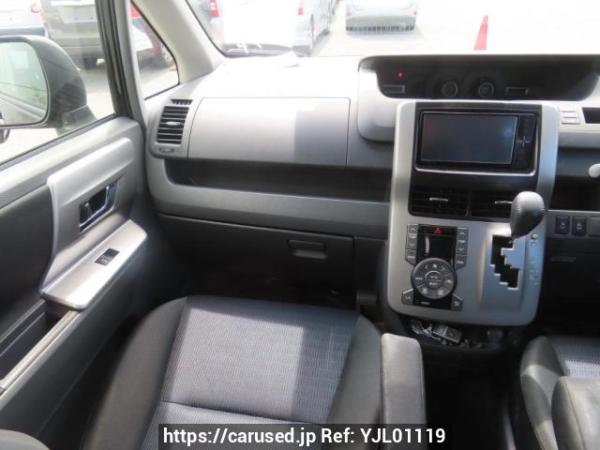 Used 2010 AT toyota voxy ZRR70W Image[24]