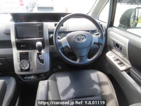 Used 2010 AT toyota voxy ZRR70W Image[25]