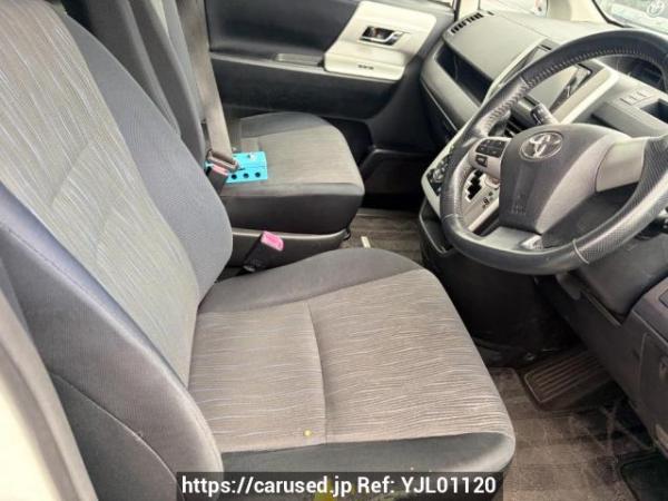Used 2010 AT toyota voxy ZRR70W Image[8]