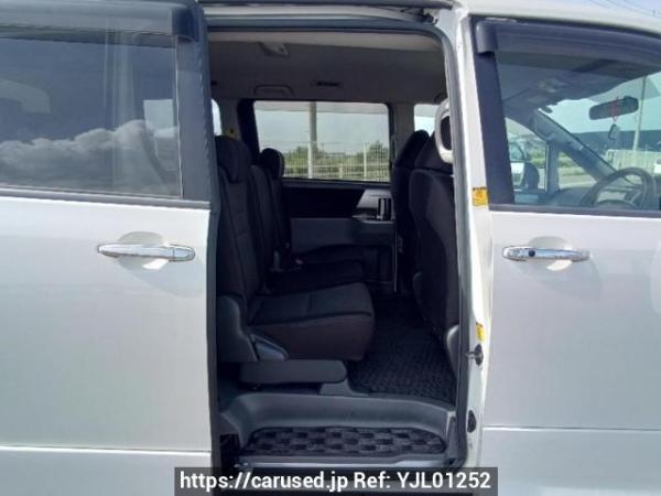 Used 2009 AT toyota voxy ZRR70W Image[15]