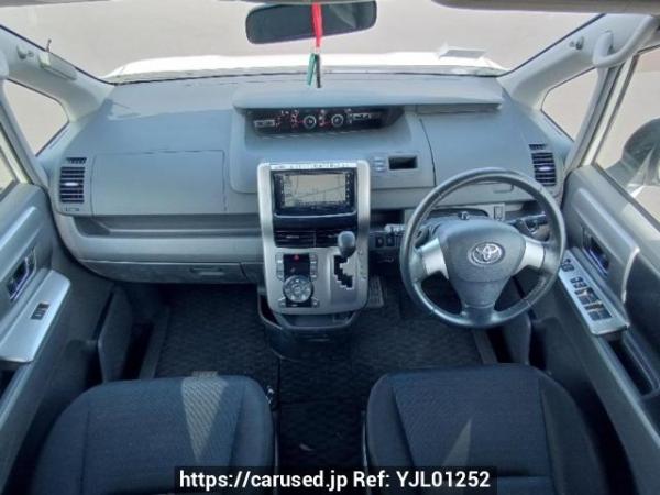 Used 2009 AT toyota voxy ZRR70W Image[18]