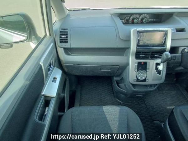 Used 2009 AT toyota voxy ZRR70W Image[19]