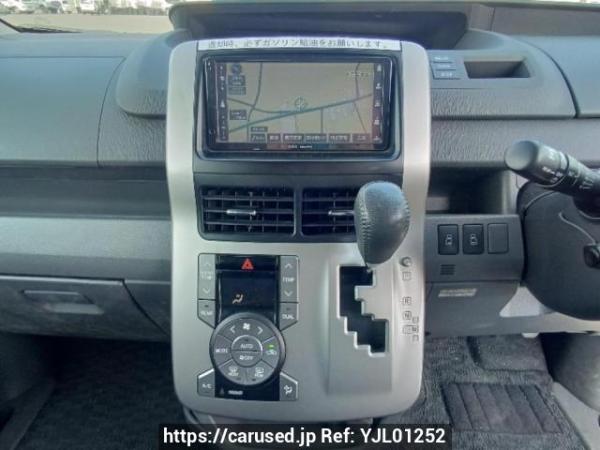 Used 2009 AT toyota voxy ZRR70W Image[20]